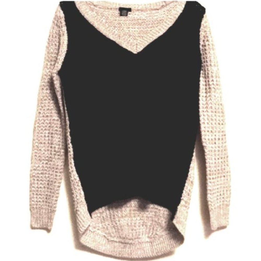 Rue21 Gray and Black V-Neck Sweater